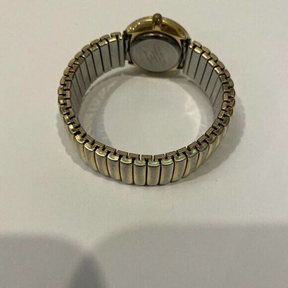 Beautiful Vintage Armitron Gold Tone Black Face Ladies 🔥🔥 - Picture 8 of 9